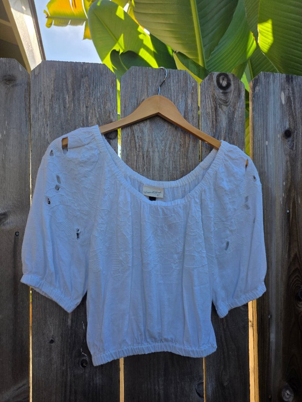 Universal Thread Peasant Top